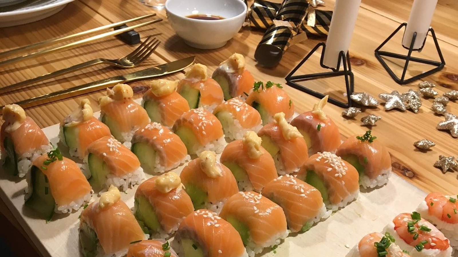 https://www.tastingtable.com/img/gallery/craft-perfect-pieces-of-homemade-sushi-using-an-ice-cube-tray/l-intro-1691761914.jpg