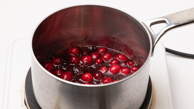 simmering cranberry sauce 