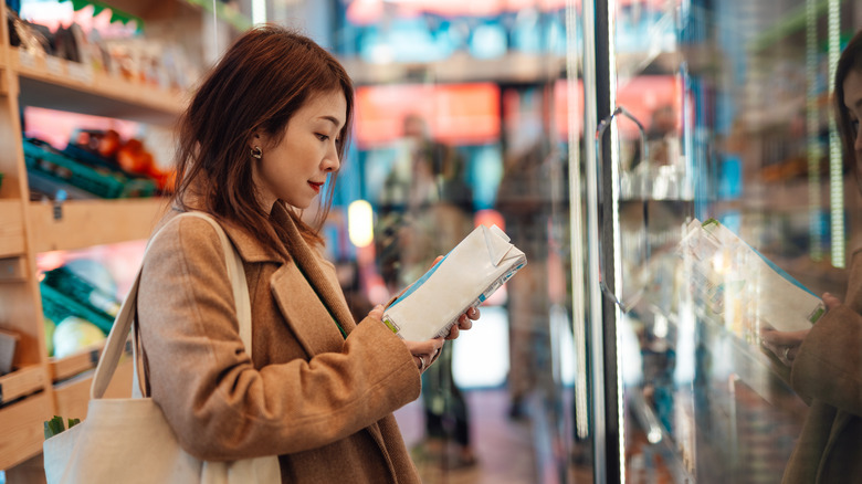 woman looking at nutrition label