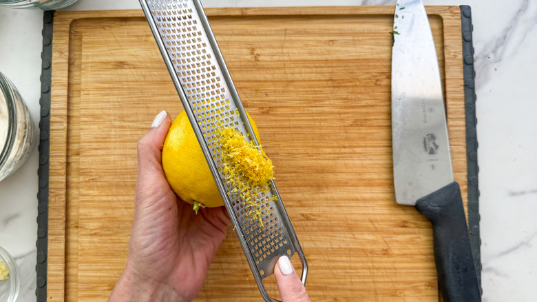 hands zesting a lemon