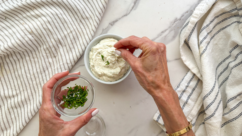 hand garnishing dip