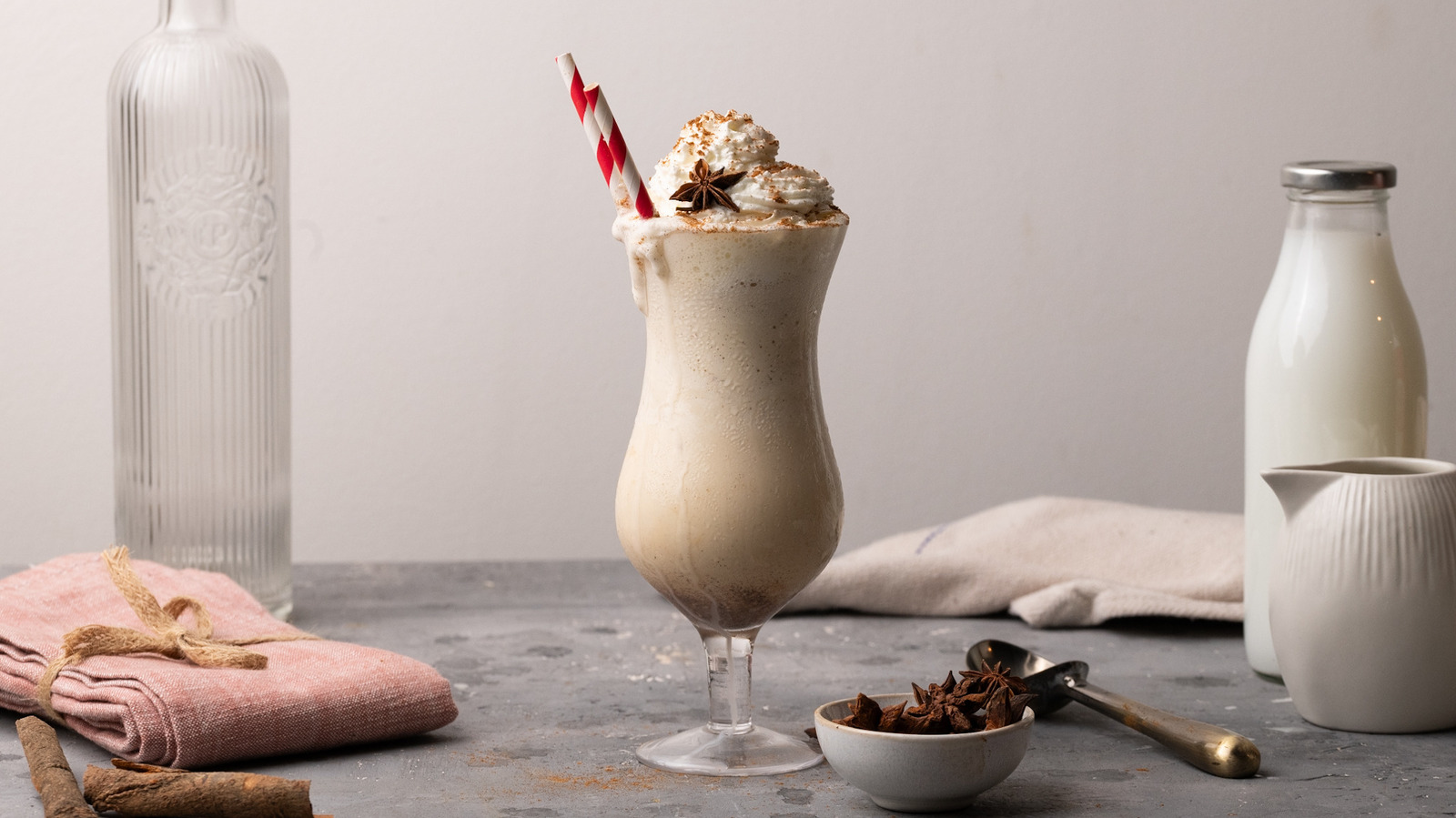 https://www.tastingtable.com/img/gallery/creamy-chai-vanilla-milkshake-recipe/l-intro-1698410744.jpg