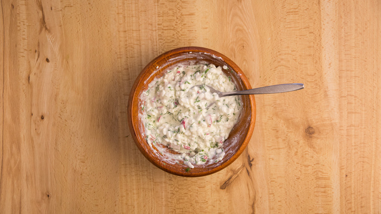 creamy gzik in wooden bowl