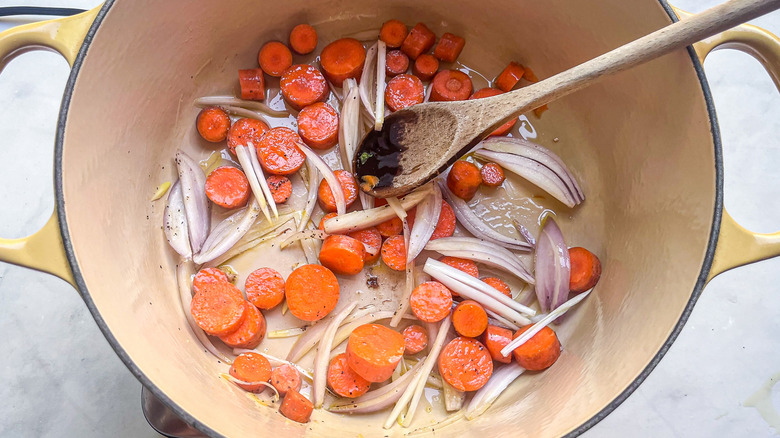 carrots and shallot in pot