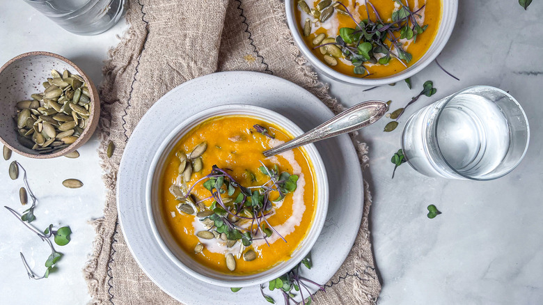 acorn squash soup in bowls