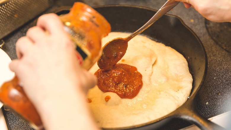 Making pizza in a skillet