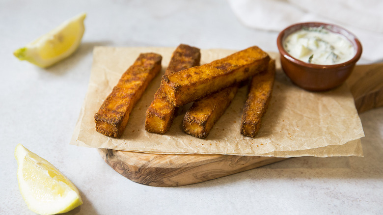 paneer sticks served with sauce