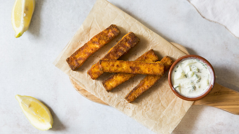 paneer sticks served with sauce