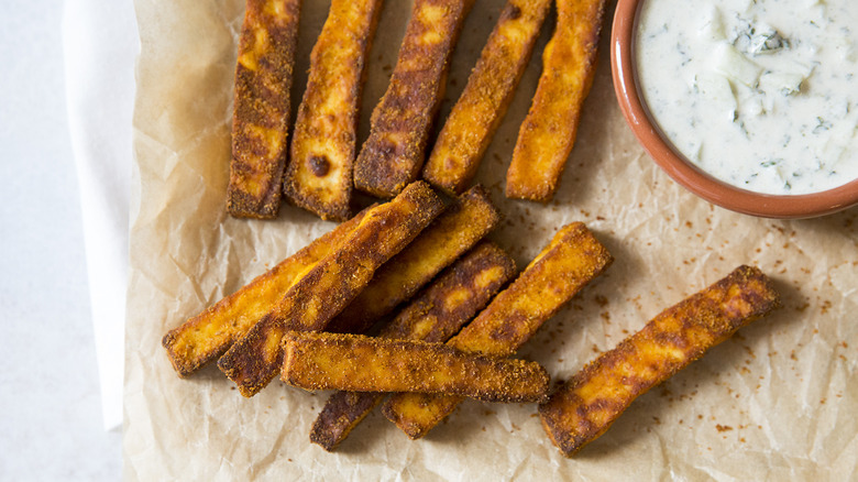 crispy paneer sticks and sauce