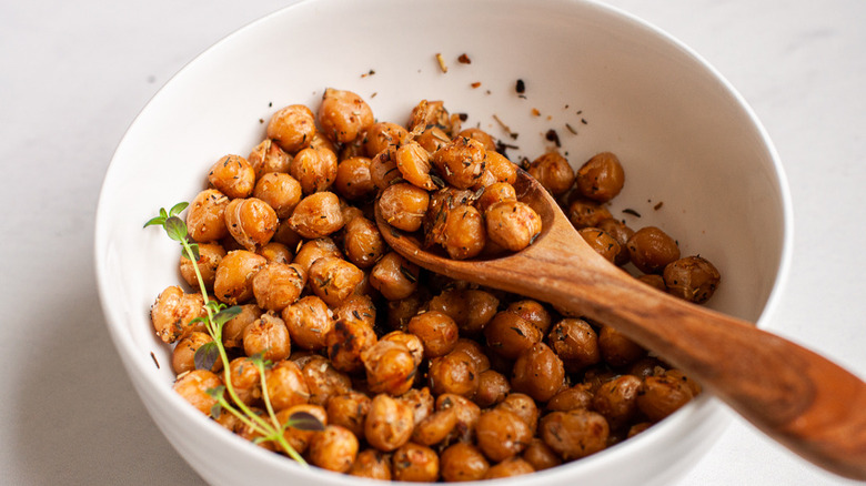 chickpeas in a bowl 