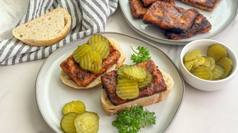 hot tofu sandwiches with pickles