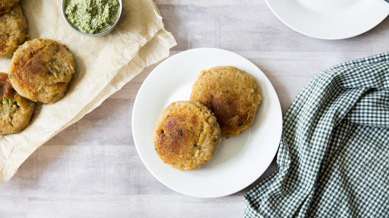 aloo tikki served on table