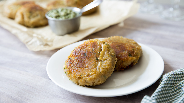 crispy aloo tikki on plate