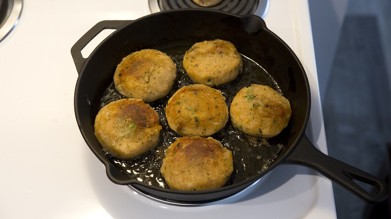 aloo tikki frying in pan