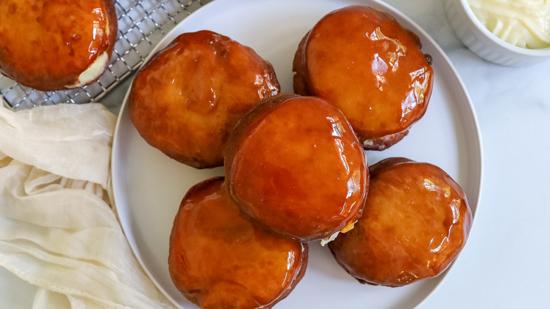 donuts with caramel topping