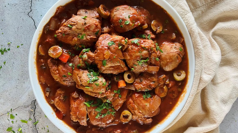 chicken cacciatore in bowl