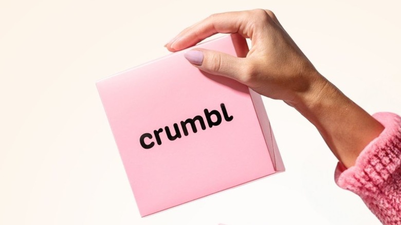 Crumbl logo box