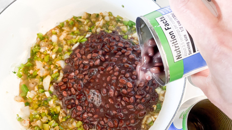 beans in a pot 