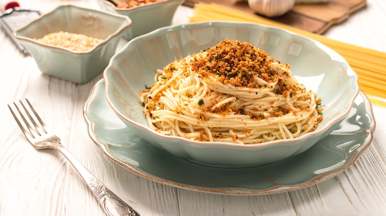 spaghetti with breadcrumbs