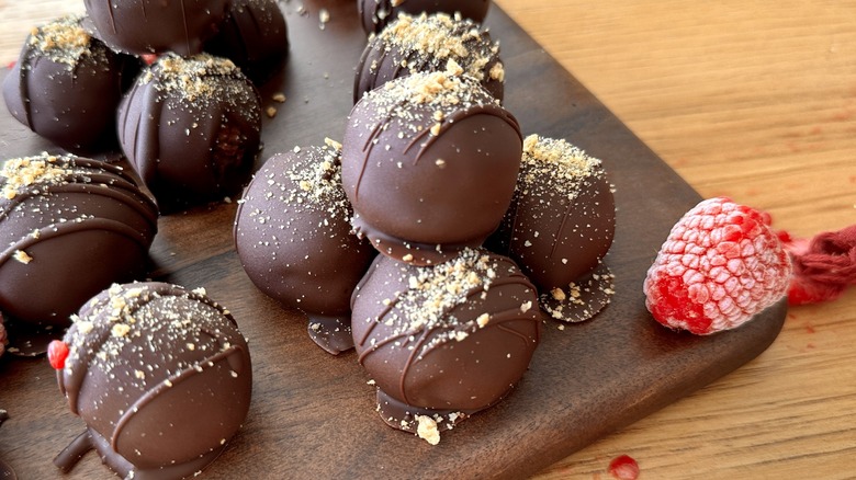 Dark chocolate raspberry cheesecake truffles