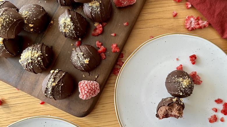 Dark chocolate raspberry cheesecake truffles