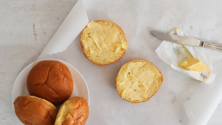 buttered brioche buns