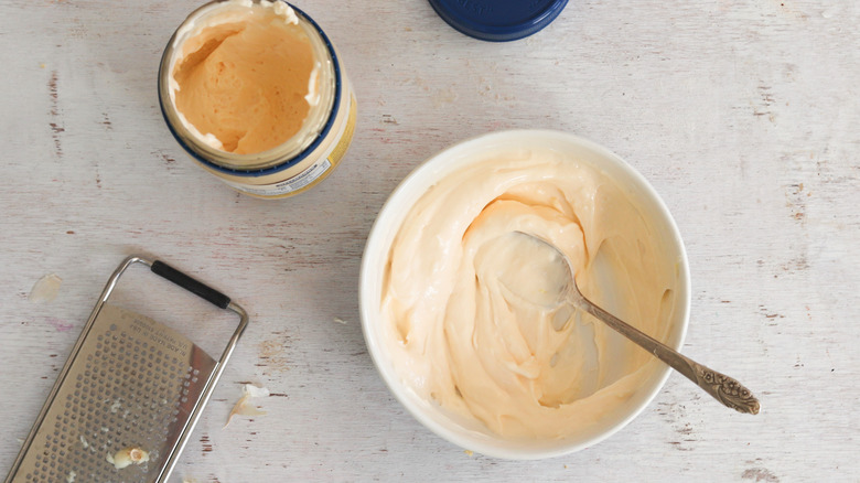 garlic mayo in bowl