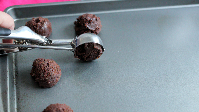 Cookie balls placed on a baking sheet