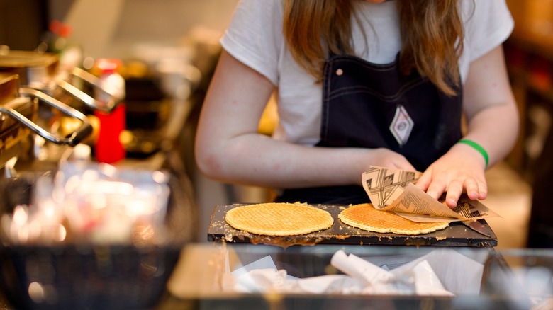 Stroopwafels being molded