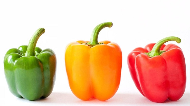 Difference Between Red, Yellow & Green Bell Peppers