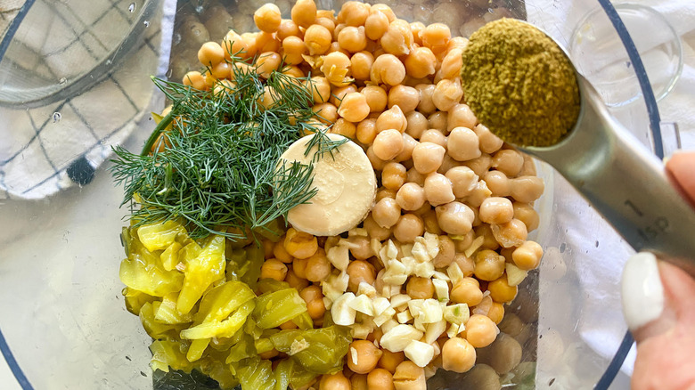 hummus ingredients in food processor 