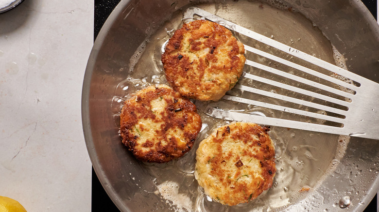 tuna patties in frying pan