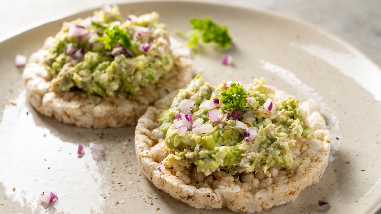 avocado tuna salad on rice cakes 