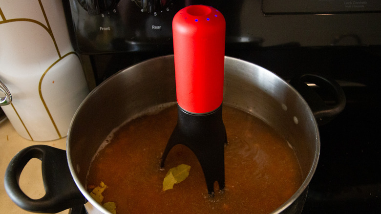 Automatic pan stirrer in beans