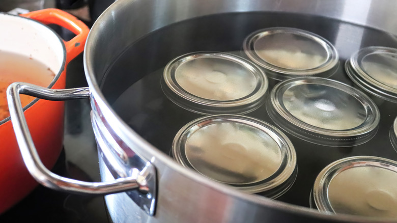 Stainless steel pot of jars