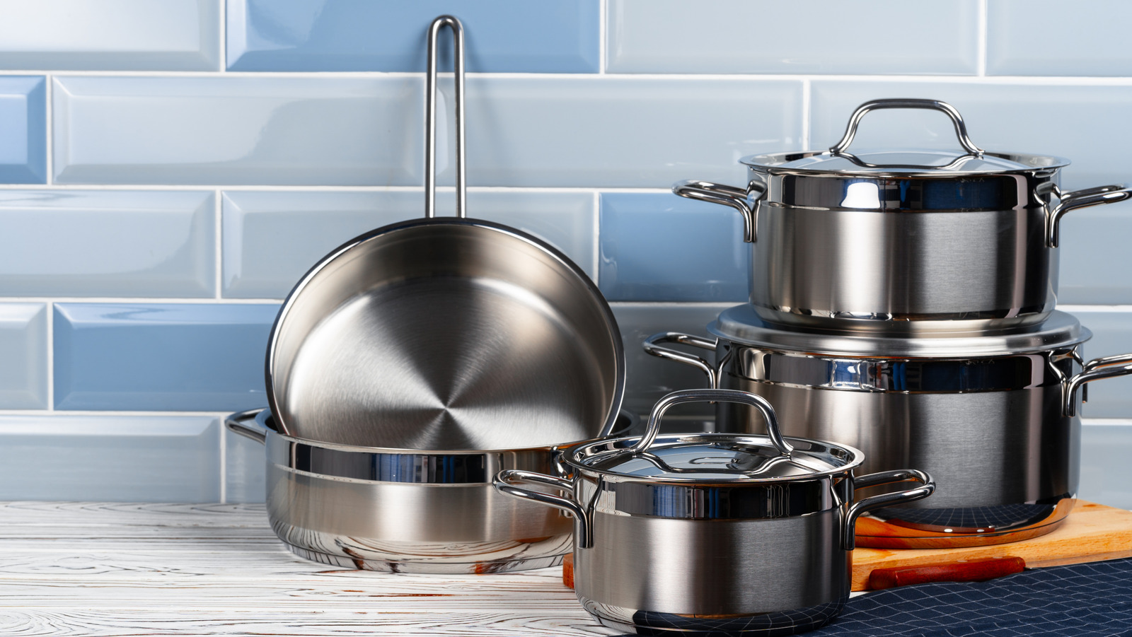 What Kind of Pans Can You Use on an Induction Cooktop? - Simply Better  Living