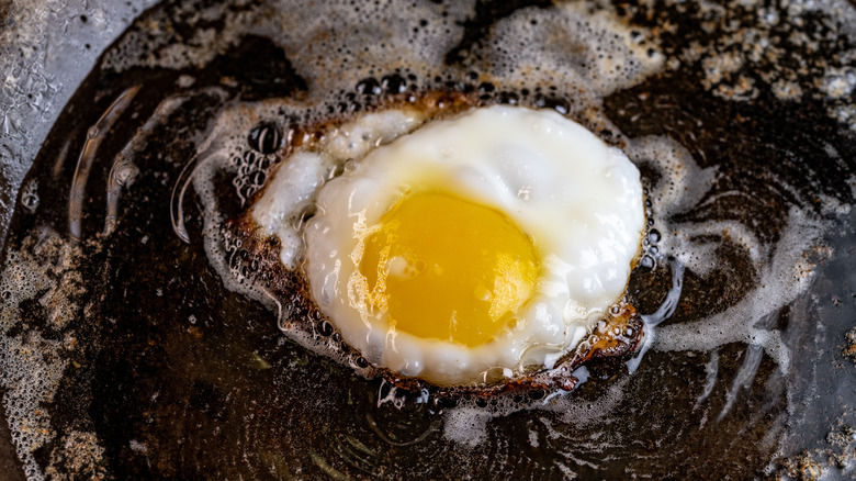 Egg in carbon steel pan 