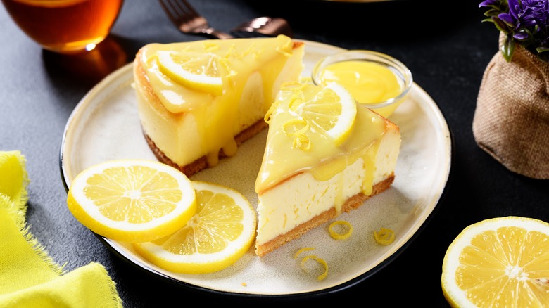 cheesecake with lemon curd