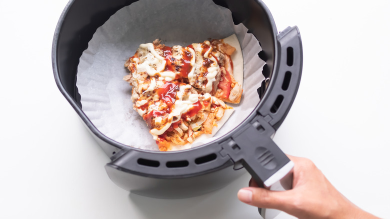 Heating leftover pizza in air fryer