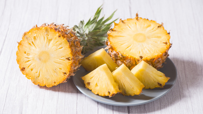 cut pineapple on plate
