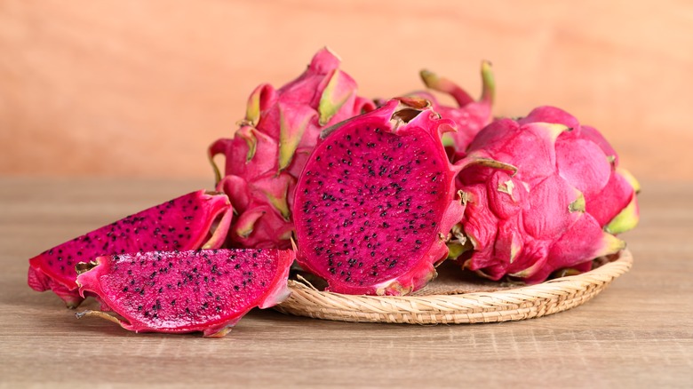 Sliced and whole dragon fruits 