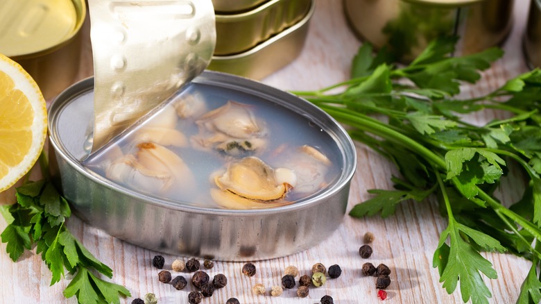 canned clams lemon and parsley