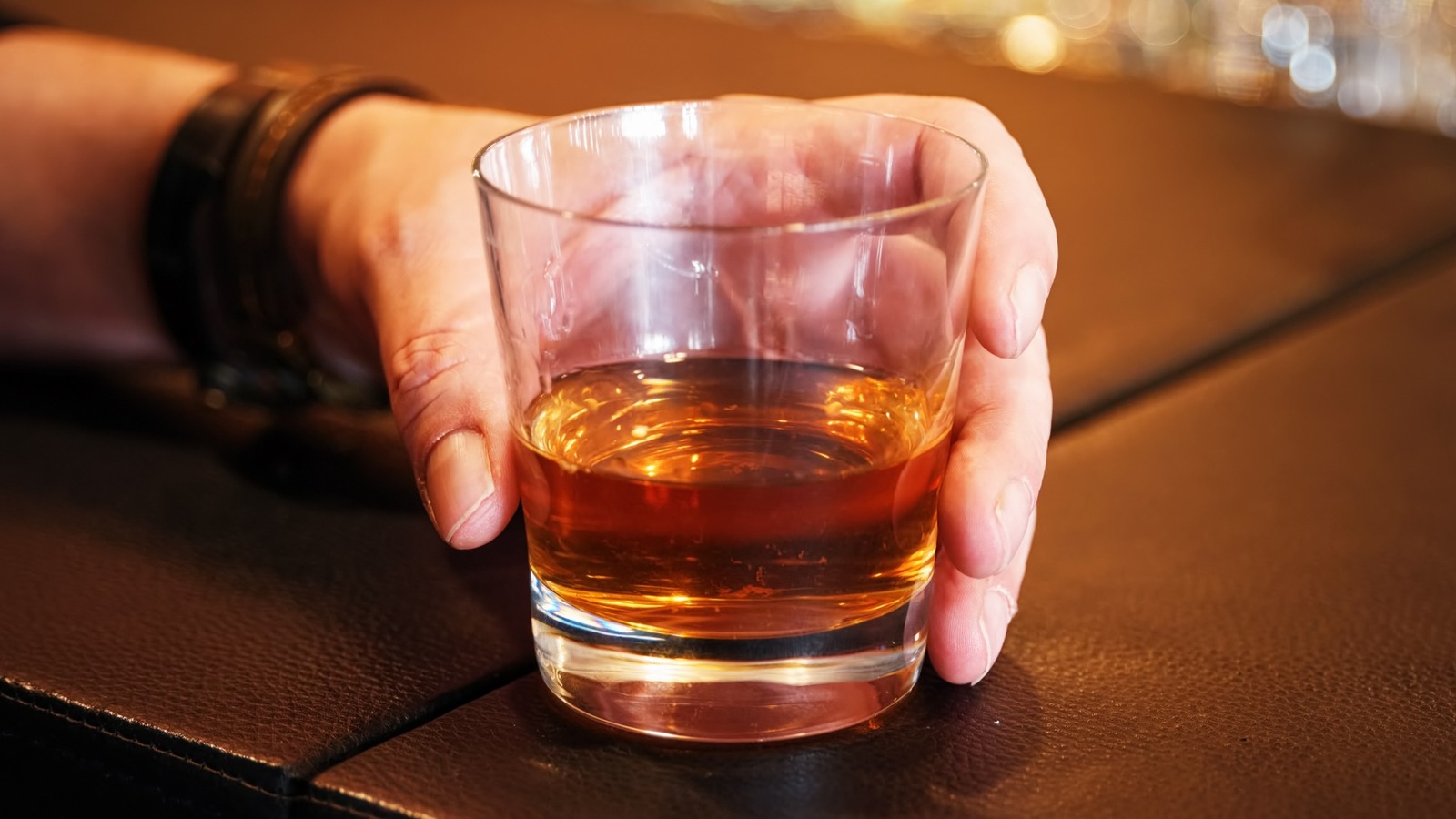 Don't Swirl Your Bourbon If You're Trying To Taste It Like A Pro - Tasting Table