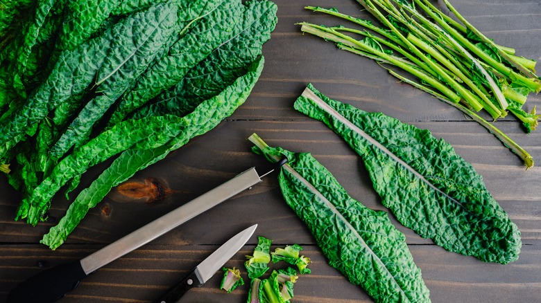 separating kale stems