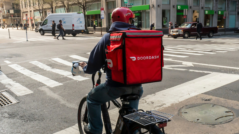 Doordash delivery cyclist 