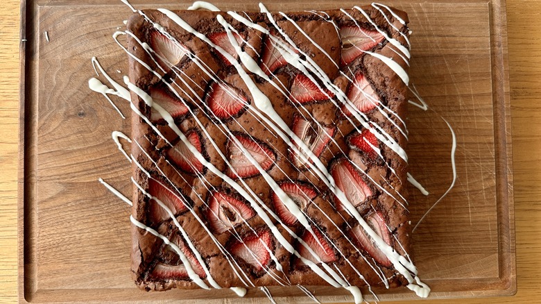White chocolate drizzle on brownies