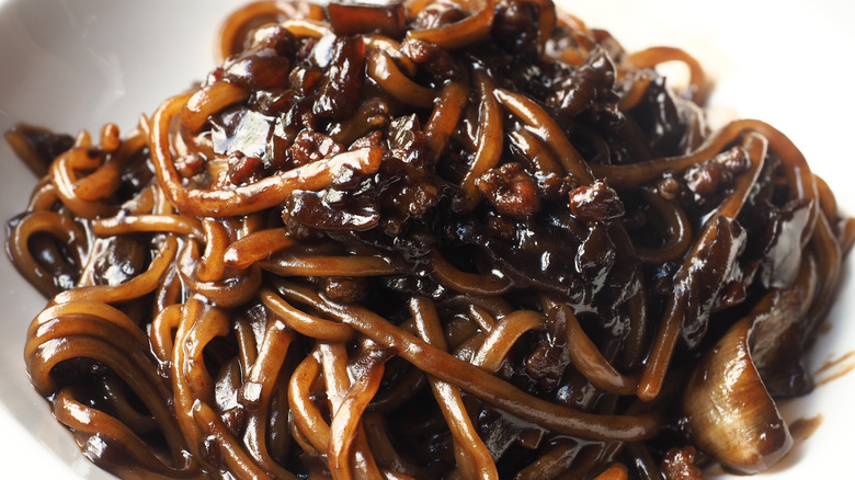 Black bean sauce noodles