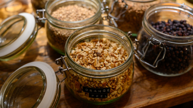 gin botanical ingredients