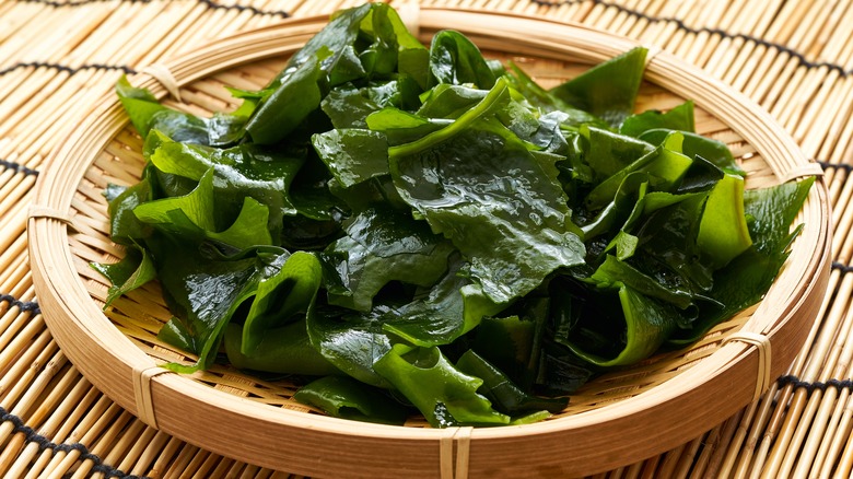 plate of fresh kelp 