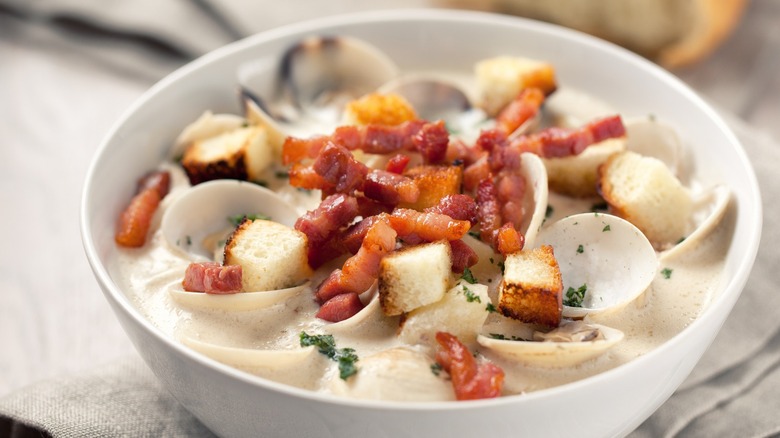 Clam chowder with bacon